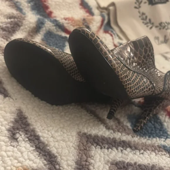 Shoes - Picture 4 of 5